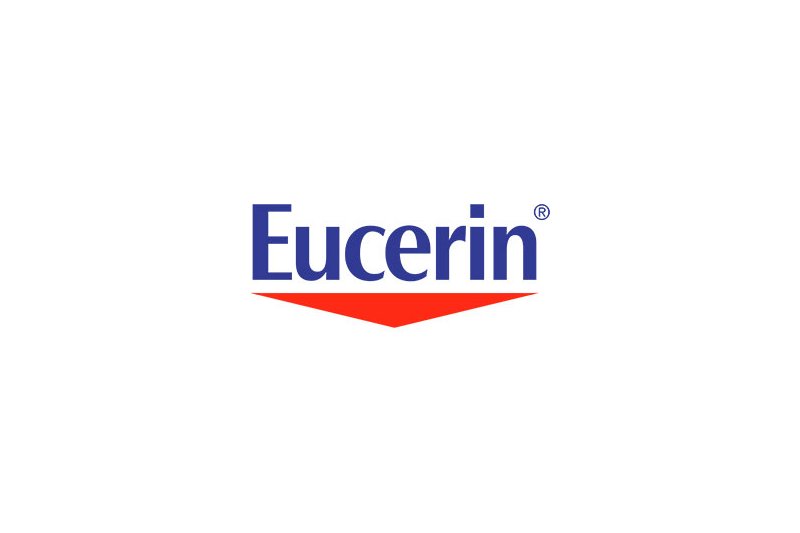 Eucerin.jpg Logo von Eucerin in Blau und Rot mit einem markanten Winkel unter dem Schriftzug.