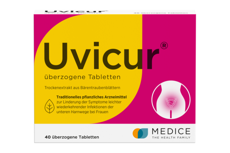Packung mit überzogenen Tabletten namens Uvicur, hergestellt aus Bärenkraut, zur Linderung von Harnwegssymptomen.